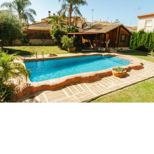 Casa de madera con piscina privada