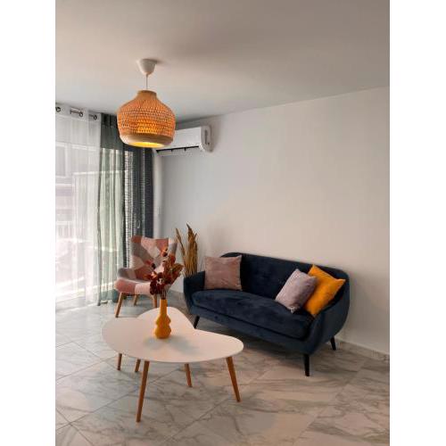 Casa de Tres Hermanos in the heart of Athens