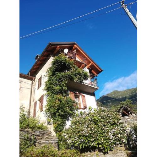 CASA DEL CIOS calda e intima casetta immersa nel verde delle montagne