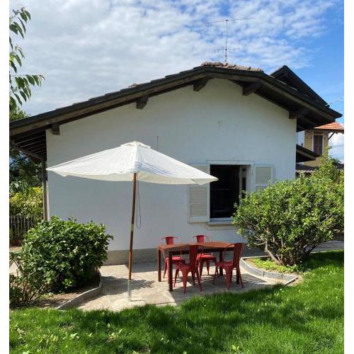 Casa del Custode: renovated flat with garden in a Villa near the lake