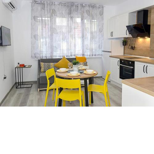 Casa Del Sol ~ Beautiful 2BD Flat in the Centre