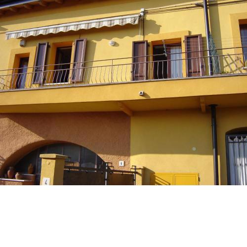 CASA DEL SOLE APPARTAMENTO N° 2 WHITE AND GOLD ROOM