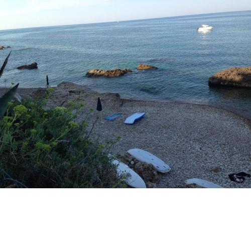 CASA ELEGANTE IN RIVA AL MARE CON AMPI SPAZI ESTERNI