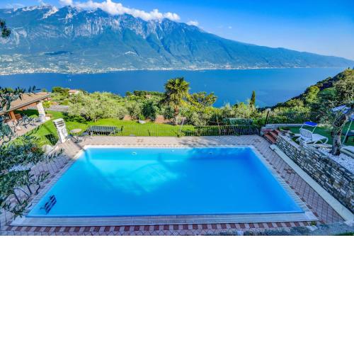 Casa Elka patio 5 Lake view and pool by Garda Domus Mea