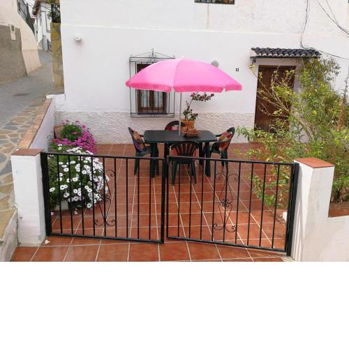 Casa en pueblo de montes de Málaga a 15km de playa