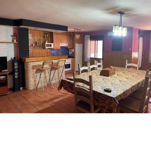 Casa espaciosa con sala de juntas