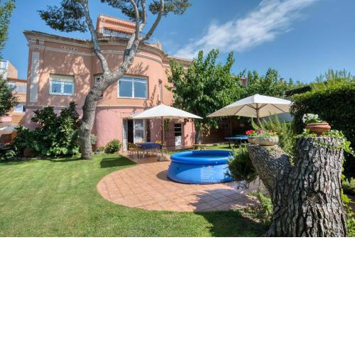 Casa familiar con jardín privado