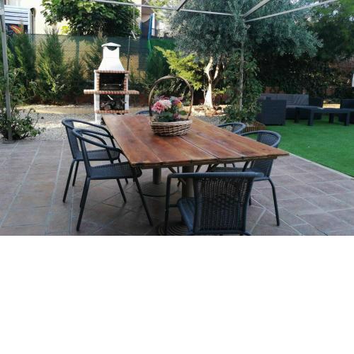 Casa familiar con jardín