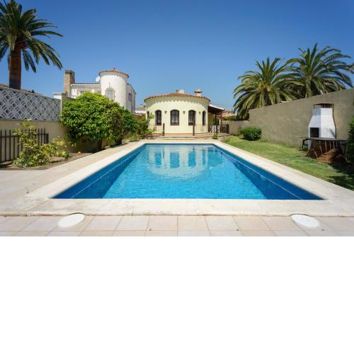 Casa Fluvia