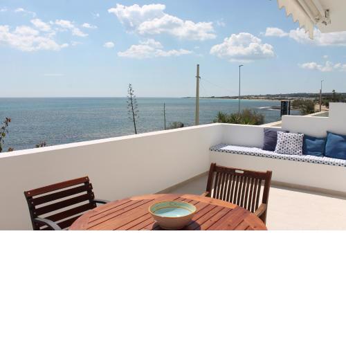 Casa fronte mare a Torre Vado 2