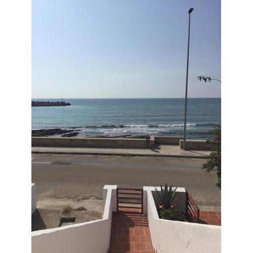 Casa fronte mare a Torre Vado