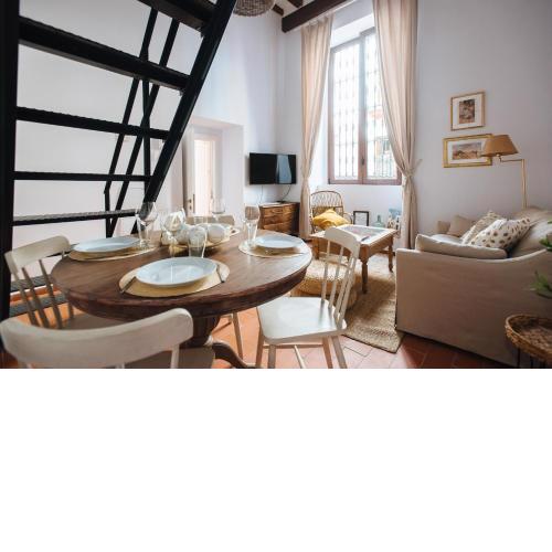 Casa Galera Historic Downtown Apartment in Seville