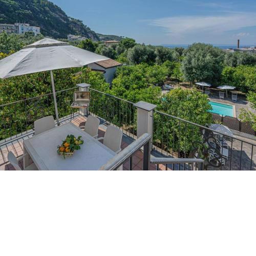 Casa Gege', for up to 5 guests, shared pool, Sorrento center