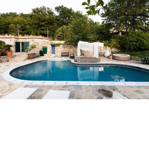 Casa I Limoni garden and swimming pool