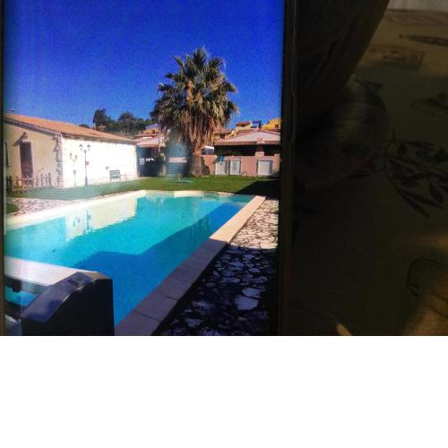 Casa indipendente con giardini e piscina residenziale non ad uso esclusivo