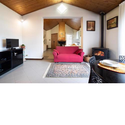 Casa Indipendente con Giardino e Parcheggio Privato