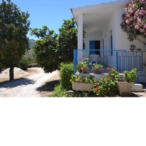 Casa indipendente immersa nel verde con vista mare