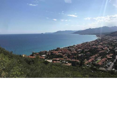Casa indipendente su due livelli in Liguria-vista mare 6-7 Posti
