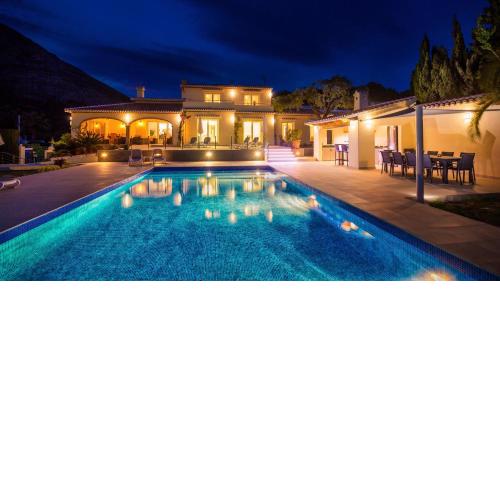 Casa Juana is a modern, luxury, exclusive, 6 bedroom villa.