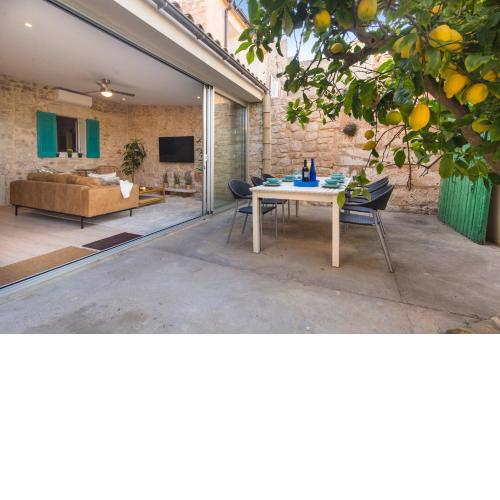 Casa La Limonera. Townhouse with pool for up to 6 persons in Santanyi