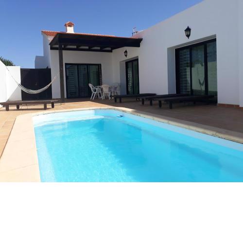 Casa Lar - Chalet con piscina