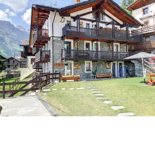 Casa Lo Tzé - di Pino Meynet - Valtournenche