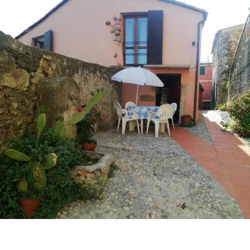 CASA LORENZO SULLE COLLINE DI LEVANTO e VICINO ALLE CINQUETERRE LT-0620