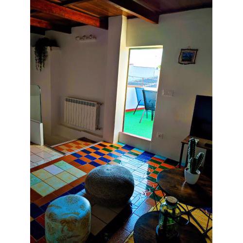 Casa Luzon, terraza-solarium con ducha y salon rustico