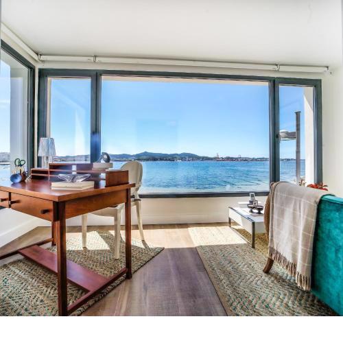 Casa Maeca. En la playa y recién reformada.