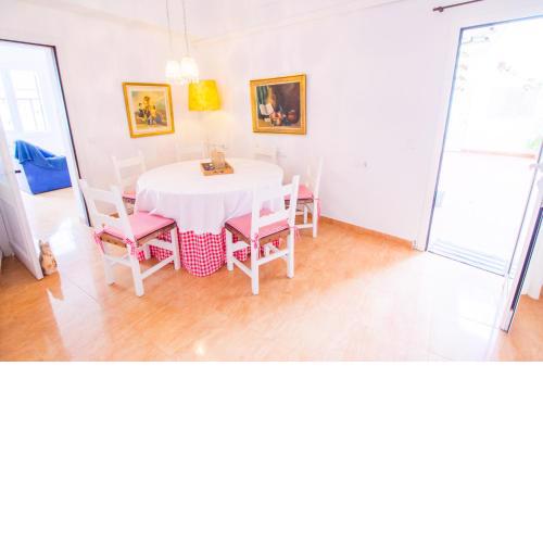 Casa magnifica a pocos metros de la playa con A/C