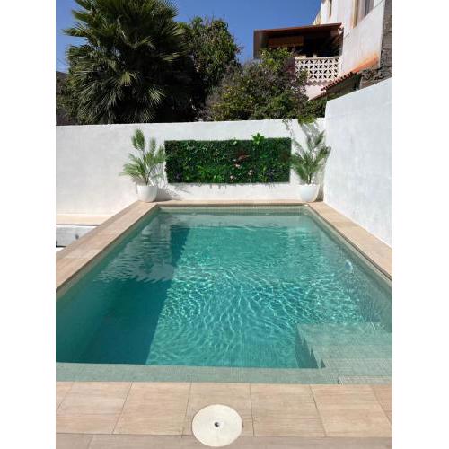 Casa Maite piscina barbacoa.