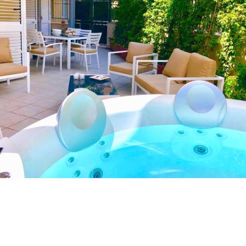 CASA MANDO with Terrace and Jacuzzi