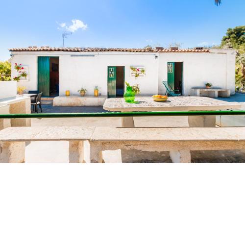 Casa Marianelli, Vendicari area, with pool, parking & wifi