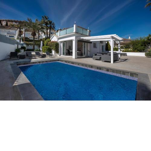 Casa Marissa, Contemporary 4 Bed Villa in Central Puerto Banus