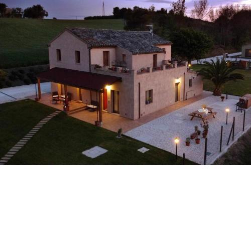 Casa Montefiore 13 Girasoli LT nella tranquilla campagna Marchigiana