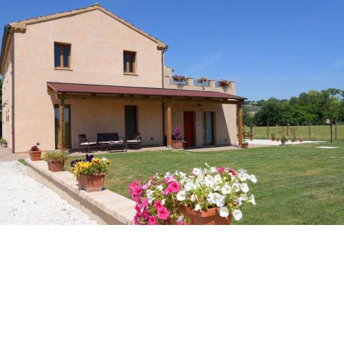 Casa Montefiore 13 LT nella tranquilla campagna Marchigiana