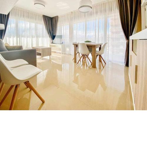 Casa MunteanuIván Luxury Homes1ª Linea de Playa