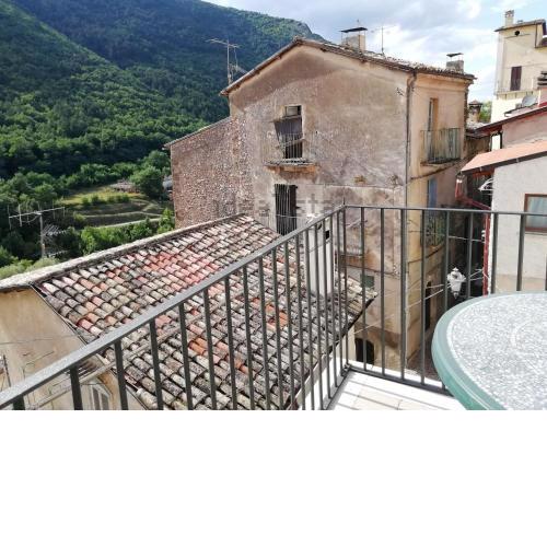 Casa nel borgo nella natura