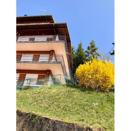 Casa nel verde con vista e terrazze