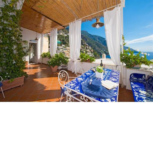 CASA NOEMI 4&2, Emma Villas