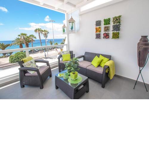 Casa Oceano on the front line with amazing sea views