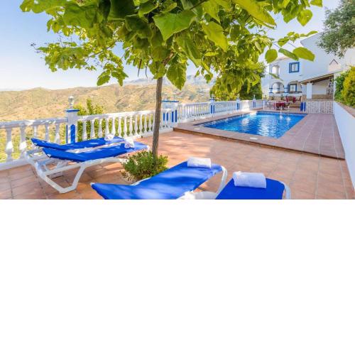 Casa Olivares Altos Sayalonga by Ruralidays