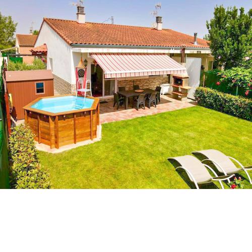 Casa Ozcoidi, acogedor alojamiento con jardín y piscina en el centro de Navarra