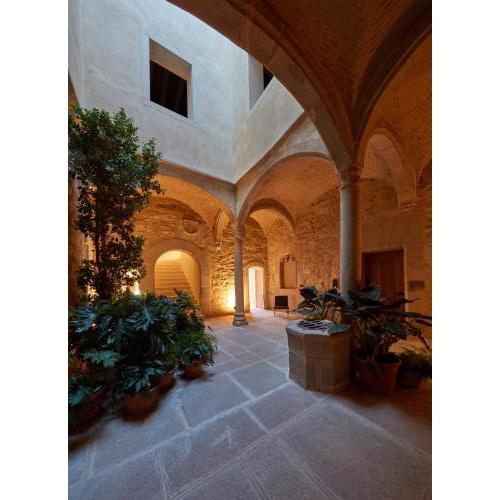 Casa Palacio PAREDES SAAVEDRA by ATRIO