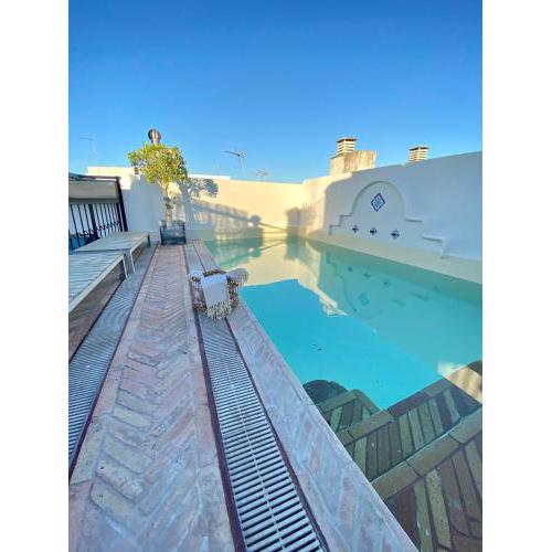 CASA PALACIO SXVIII CON PISCINA en centro histórico de SEVILLA
