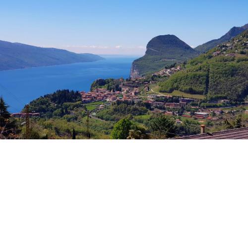 Casa Palanca 2 balcony lake view By Garda Domus Mea