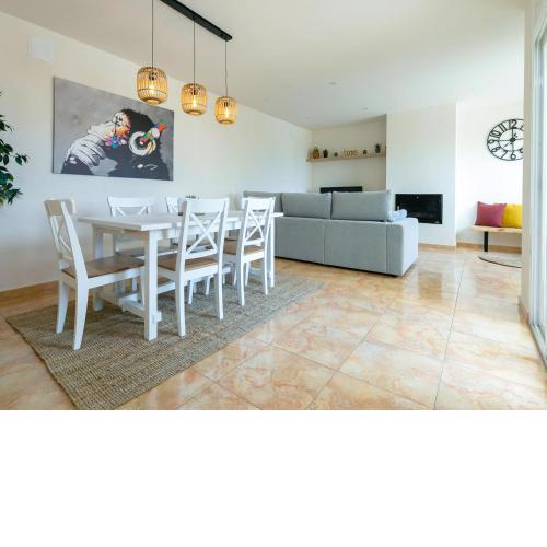 Casa Palau Sabardera, 4 dormitorios, 8 personas - ES-228-122