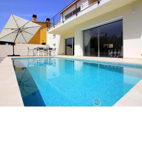 Casa Pau, 4 dormitorios, 8 personas - ES-228-105