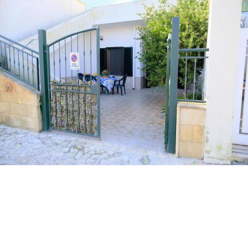 Casa piano terra in spiaggia con posto auto m239