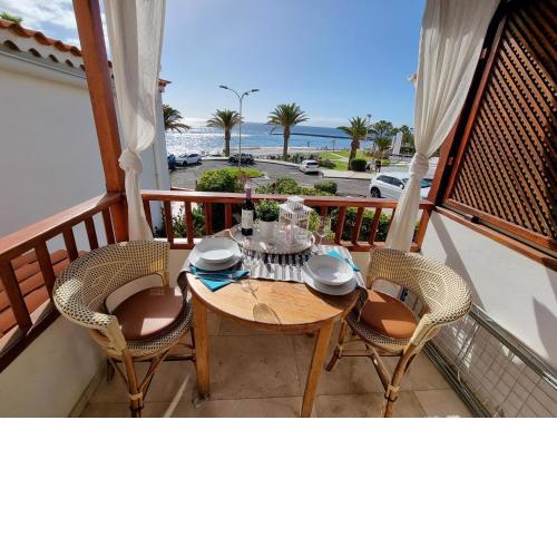 Casa Playa del Duque 2 in 1st sea line directly at the beach, heated pool, Wifi